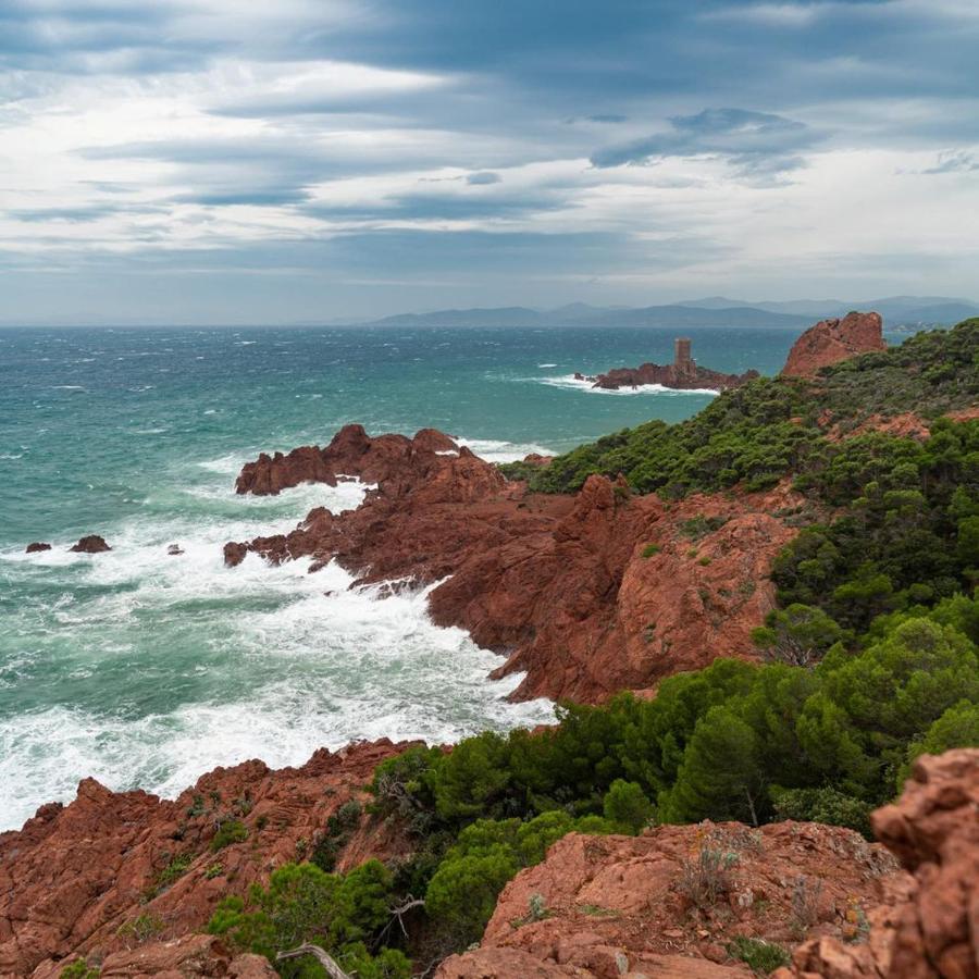 Appartement Location Vue MER et ESTEREL, Cap Estérel Agay-Saint Raphaël, T2, piscines, parking, wifi Extérieur photo