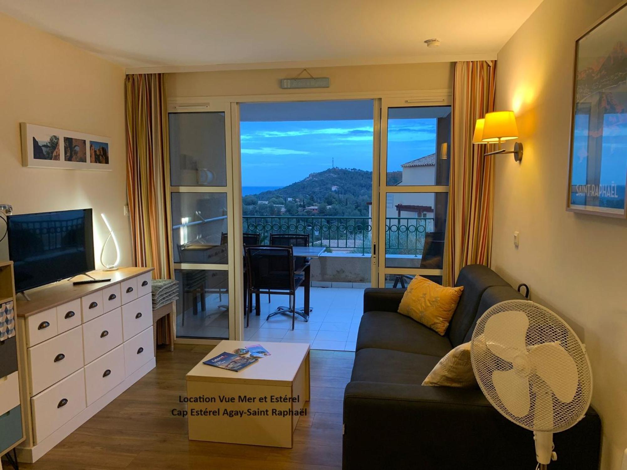 Appartement Location Vue MER et ESTEREL, Cap Estérel Agay-Saint Raphaël, T2, piscines, parking, wifi Extérieur photo